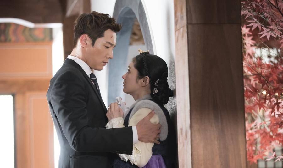 因为|能拍出这么狗血的皇家宫斗剧，不愧是《顶楼》的导演，看起来很爽