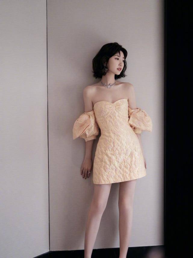 公主|又一次被毛晓彤惊艳！穿仙女裙演绎“在逃公主”，美得不可收拾