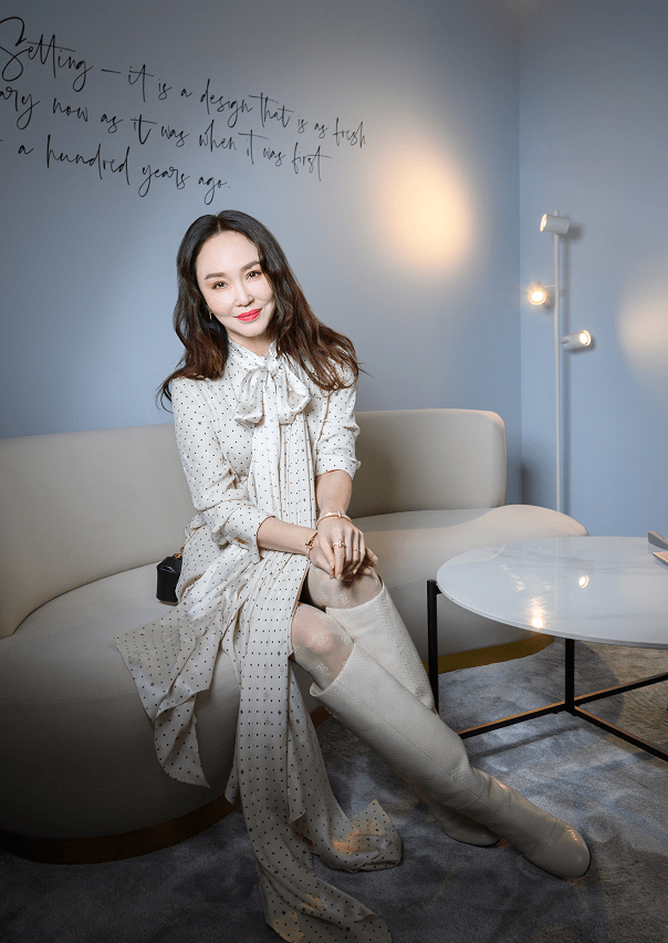 高中生|真被范文芳的少女感惊艳到，50岁的年纪扮成高中生，漫画腿好撩人