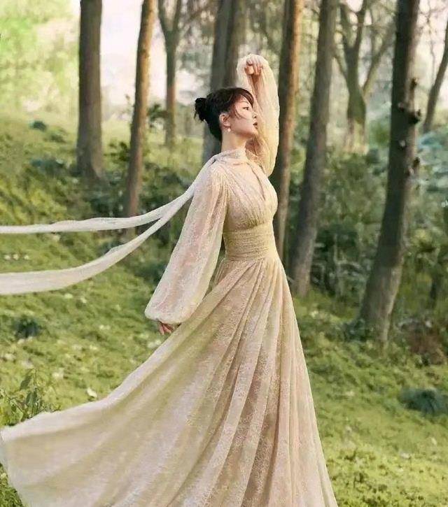 式样|华丽高贵的礼服，学着这么穿曲线感不要太惊艳，还超有女神御姐范