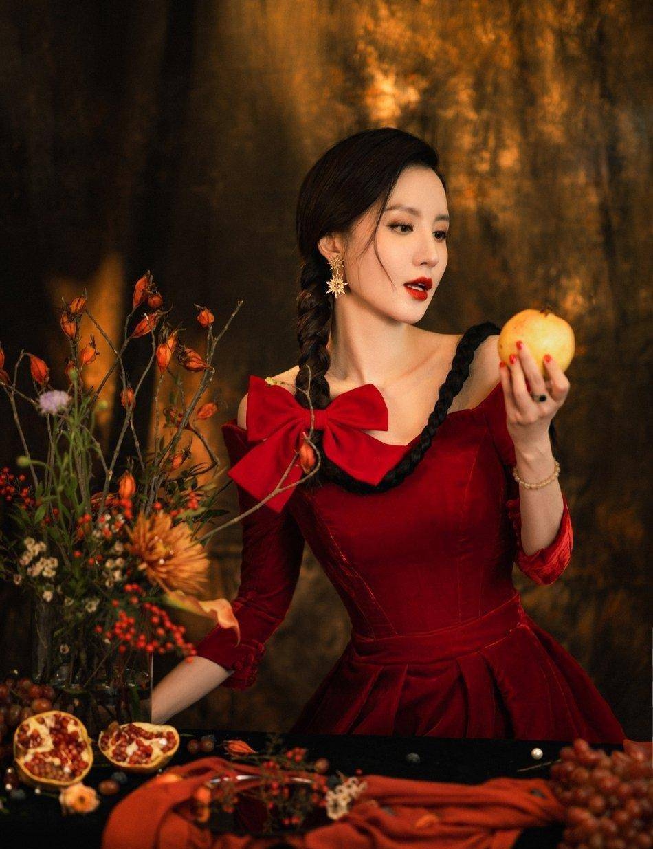 式样|华丽高贵的礼服，学着这么穿曲线感不要太惊艳，还超有女神御姐范