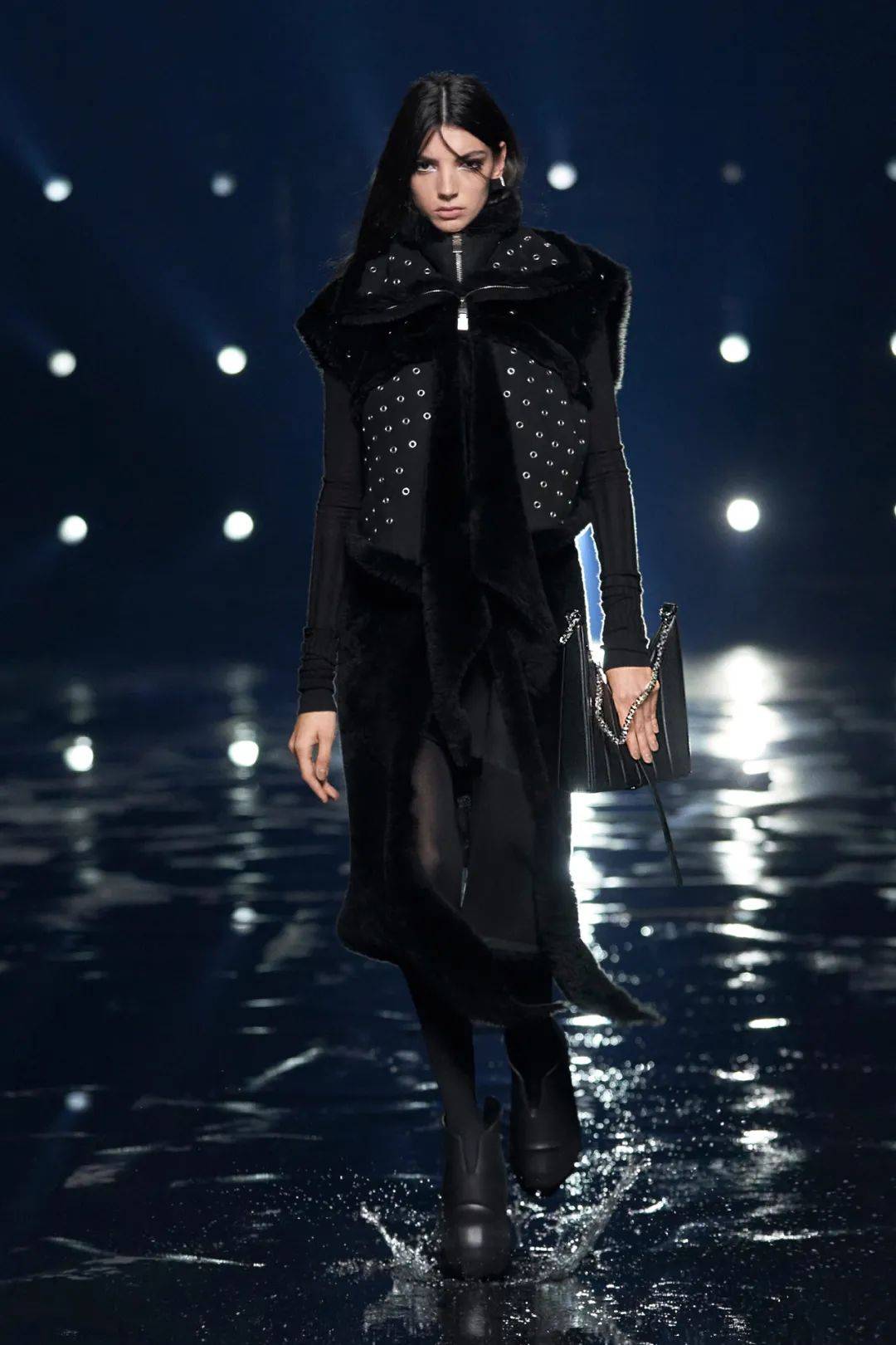 黑色|纯黑世界：Givenchy2021秋冬
