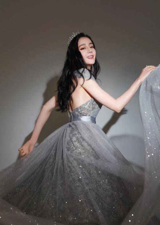 身材|看刘亦菲迪丽热巴谭松韵，穿搭纱裙装，谁才是真正的女神？