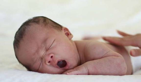 月入|生二胎成新型“穷病”?月入4千拼二胎,孩子生日吃肉难