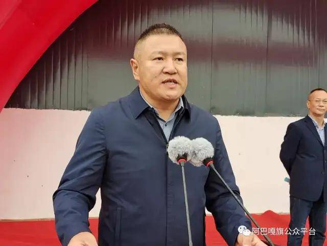 阿巴嘎旗现代畜牧业养牛示范基地优质进口牛发放仪式在举行