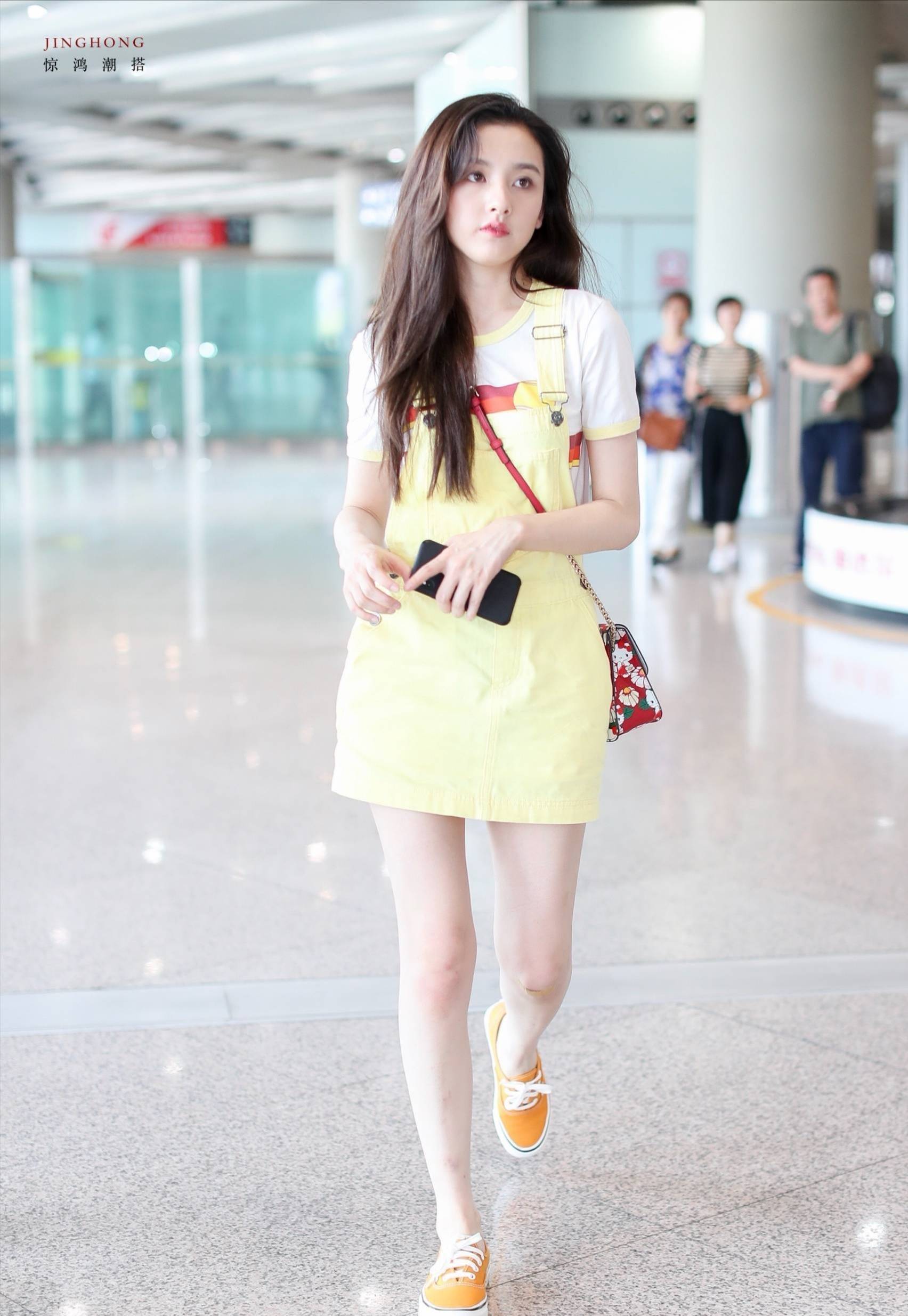 帆布鞋|人人都有的帆布鞋,今夏学会这样搭配,轻松穿出高级感