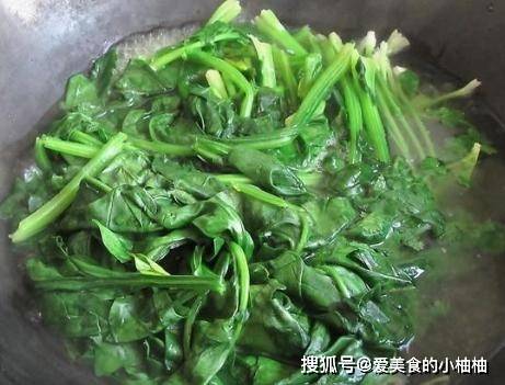 做法|菠菜鸡蛋新搭配，不加面粉不加水，香软营养超好吃，我家早餐必备