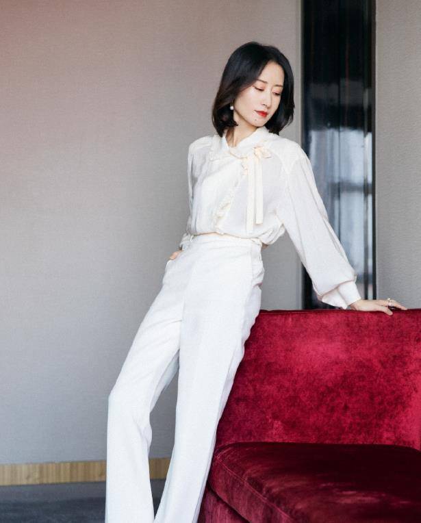 御姐|刘敏涛黑白大片释出，配镶钻颈链明艳抢眼，尽显成熟御姐范