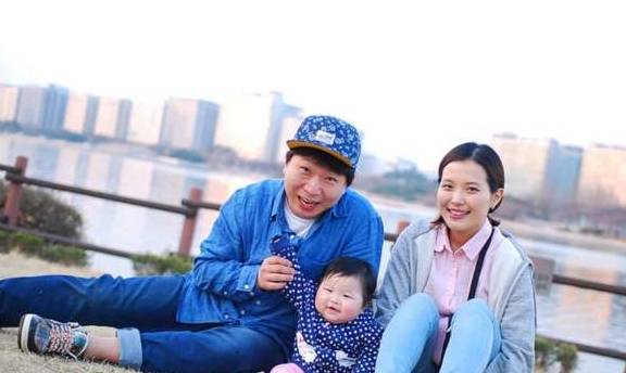 月入|生二胎成新型“穷病”？月入4千拼二胎，孩子生日吃肉难