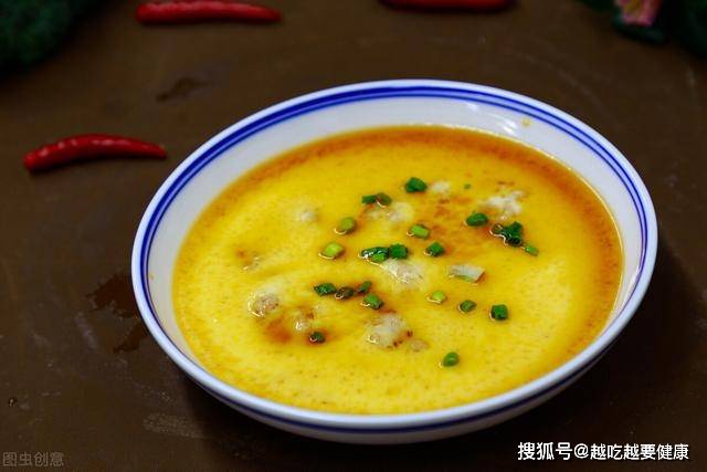 凉水|蒸鸡蛋羹加热水还是冷水?教你这样做,鸡蛋更香更嫩无蜂窝