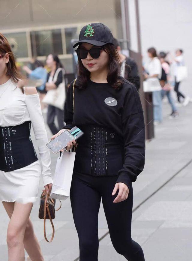 职场|别小看了“喇叭裤”，修身塑形一点不含糊，“大胯”美女的克星！