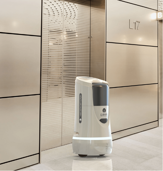 增速高达300跑腿送物的酒店服务机器人跑出了多大的商机