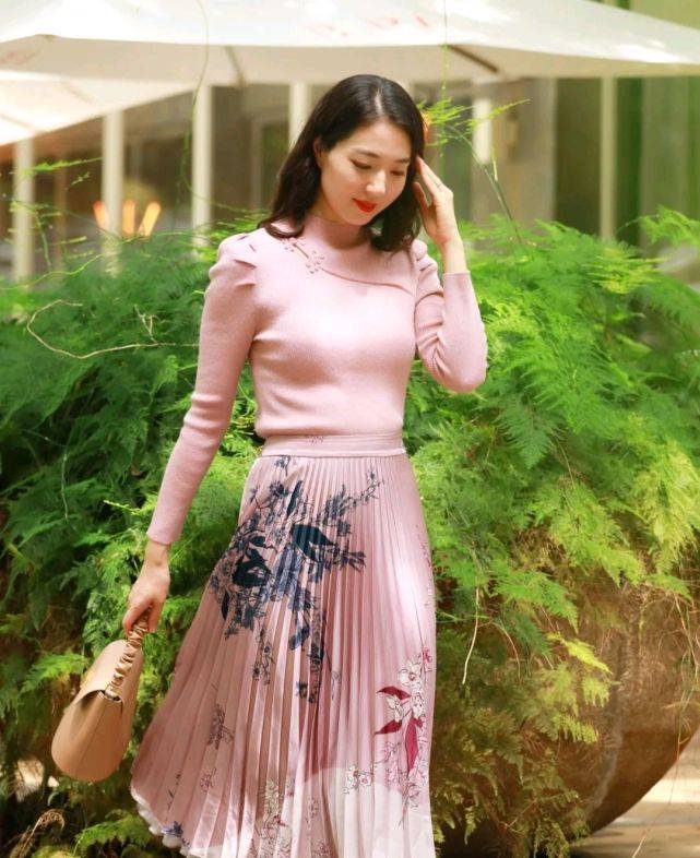 显得|女人要懂得爱自己，可以从穿衣打扮开始，做个有品味的女人