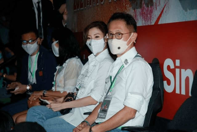 女神|51岁李嘉欣为姐姐庆生！穿蕾丝裙超美艳，站旁边都抢C位姐姐风头