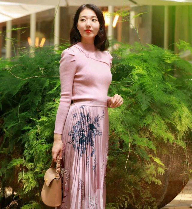 显得|女人要懂得爱自己，可以从穿衣打扮开始，做个有品味的女人