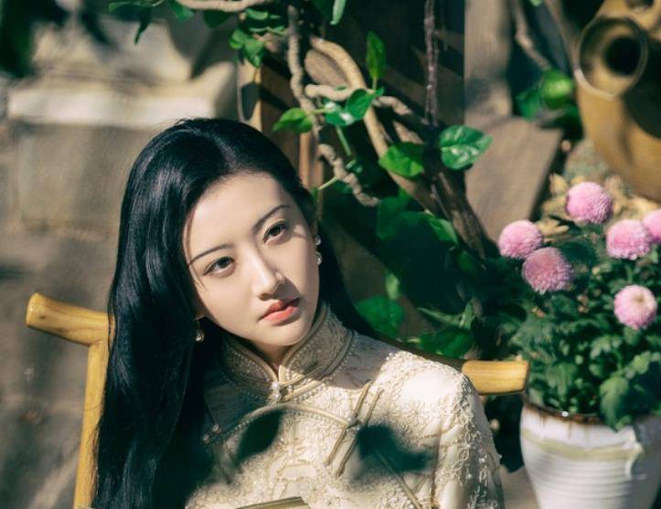 景甜|景甜在《司藤》中的细眉可谓是神来之笔,景甜的仪态也值得开班啊