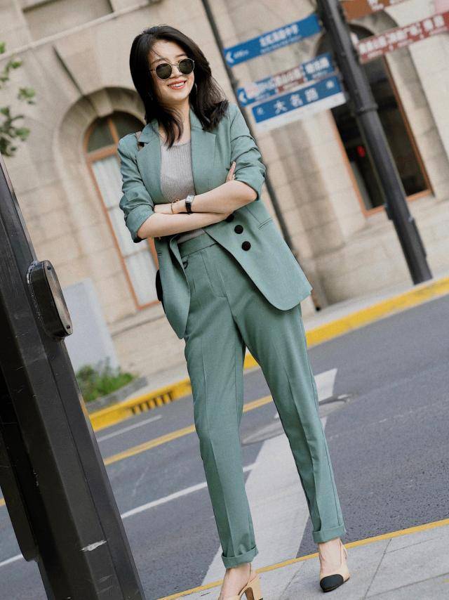 三木|三木博主又来放大招,4套初秋职场搭配,轻松演绎知性优雅高级范