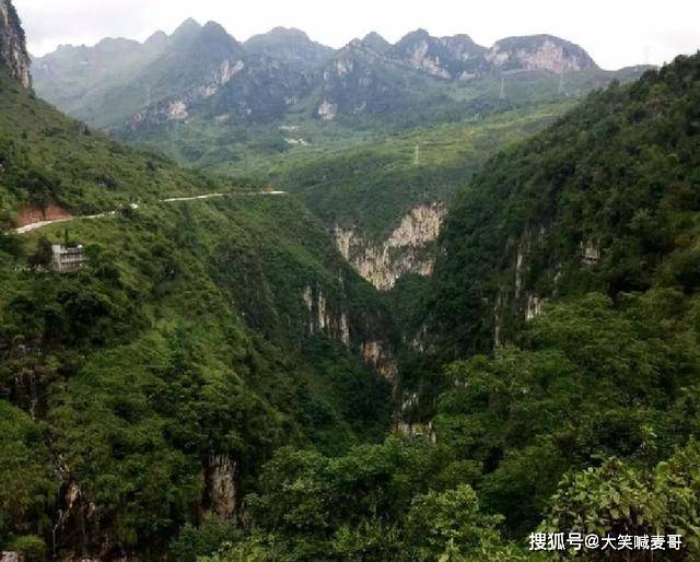 贵州有个“张家界”，徐霞客曾来过这里，峡谷里的河水会爬坡