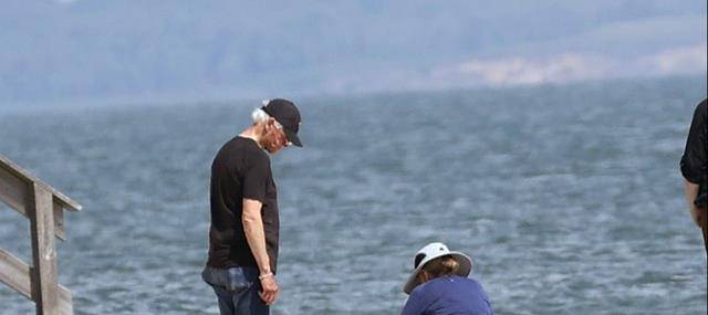 生活|克林顿夫妇生活照罕曝光！73岁希拉里爆肥他暴瘦，双双老得不敢认