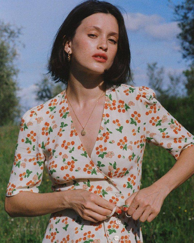 牛油果|肯达尔詹娜牛油果绿度假装太美了，大妈水果风穿搭如何穿得时尚？