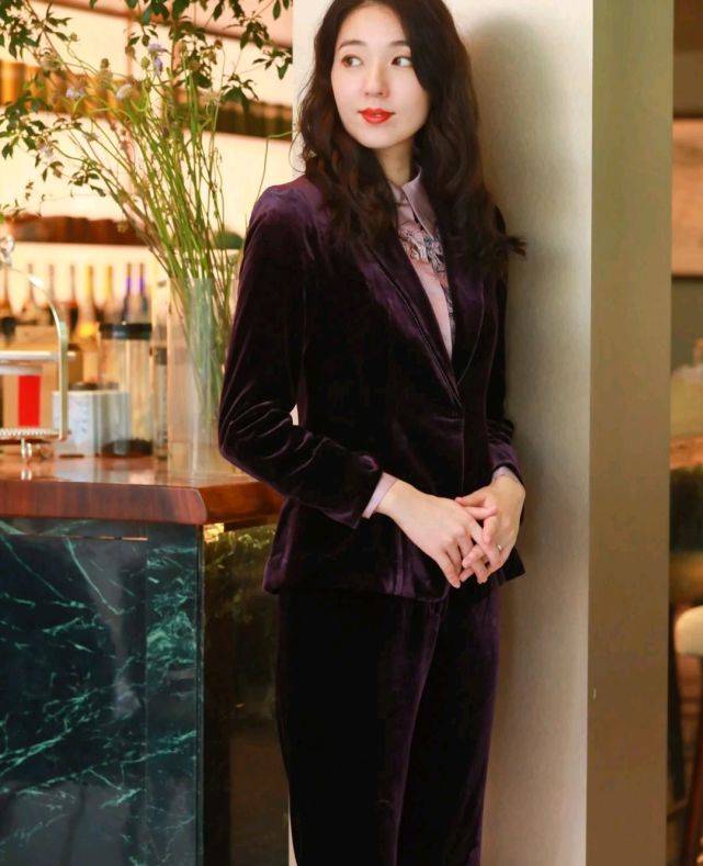 显得|女人要懂得爱自己，可以从穿衣打扮开始，做个有品味的女人