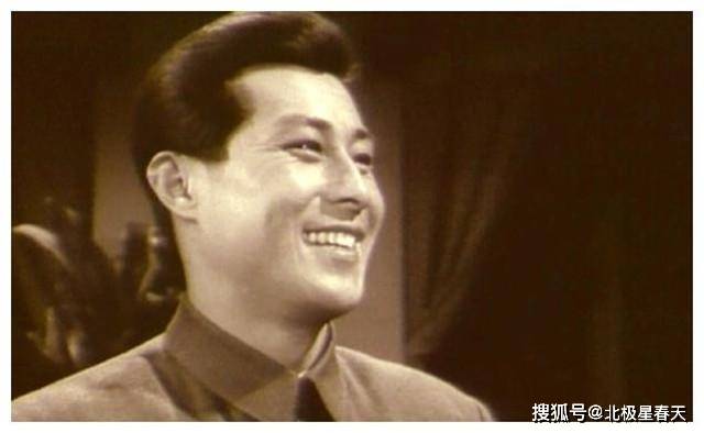 著名演员王心刚:一代人的男神,与发妻携手到老,如今过得如何?_电影