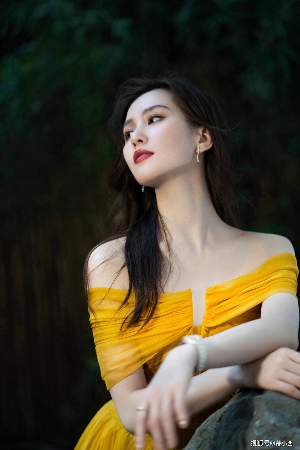 漂亮|吴奇隆的小娇妻刘诗诗真是太漂亮了，穿黄色连衣裙，气质一等一