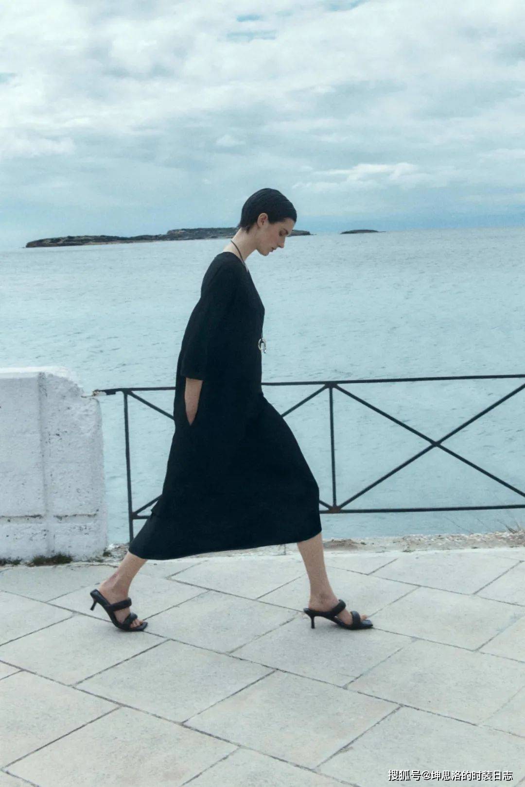 系列|Lookbook画册丨COS 2021夏季假日系列 以轻简搭配享受夏日宁静