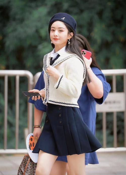 贝雷帽|赵丽颖贝雷帽搭百褶裙，生了孩子更少女，太适合学院风了
