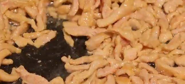 炒肉丝需要放甜面酱吗 4f1b05a35921485392804f833aa066f2.jpeg