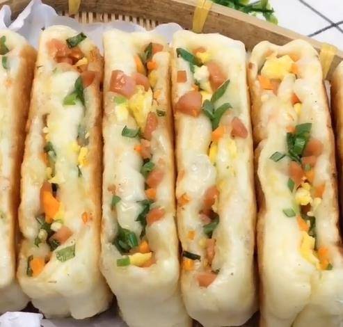 葱花|教你做一份香味可口的面食早餐，火腿葱花鸡蛋饼