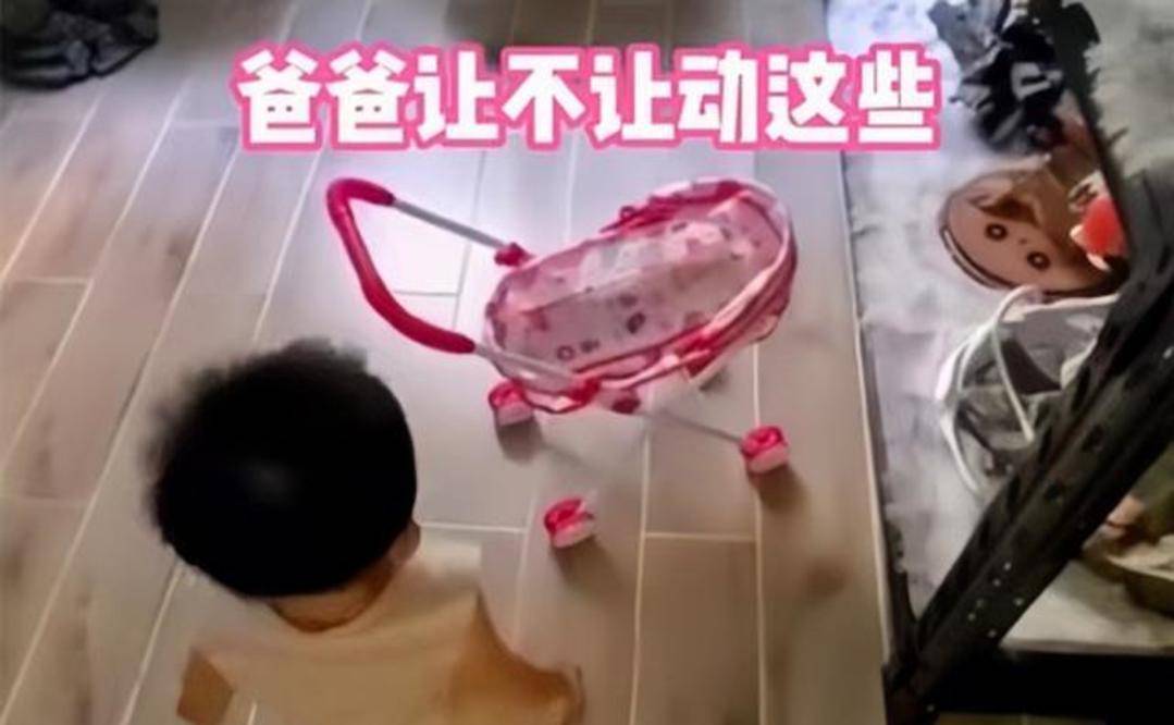 陕西西安：2岁小孩摔坏手办，爸爸看到心如刀割，和妻子协议离婚_孩子