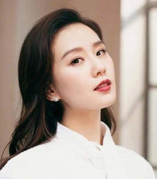 眼睛|女生脸上有这5个“特征”，属于天生的“美人胚子”，越看越惊艳