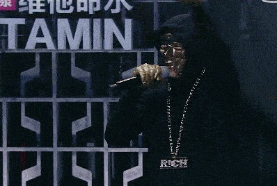 亚裔|为亚裔发声,用Freestyle回怼川普,这样的欧阳靖才是“平凡偶像”!