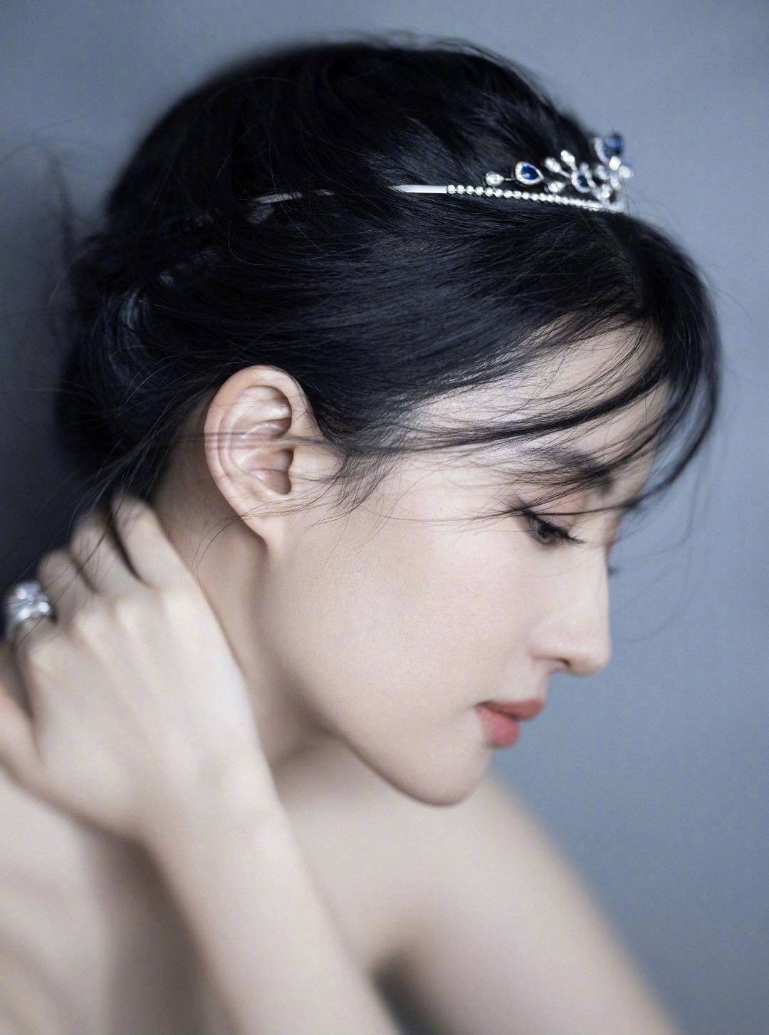 公主|刘亦菲穿上纱裙梦幻又浪漫的精灵公主，戴上皇冠是高贵典雅的清冷型气质女神