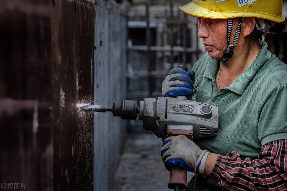 工人高薪不去工地主要是这3点苦很多人吃不了老工人更懂
