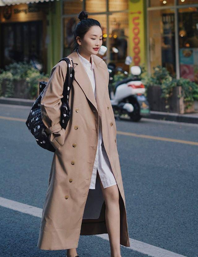 皮鞋|穿风衣时，不一定要配马丁靴才好看，今年这“4种”鞋更时髦合拍