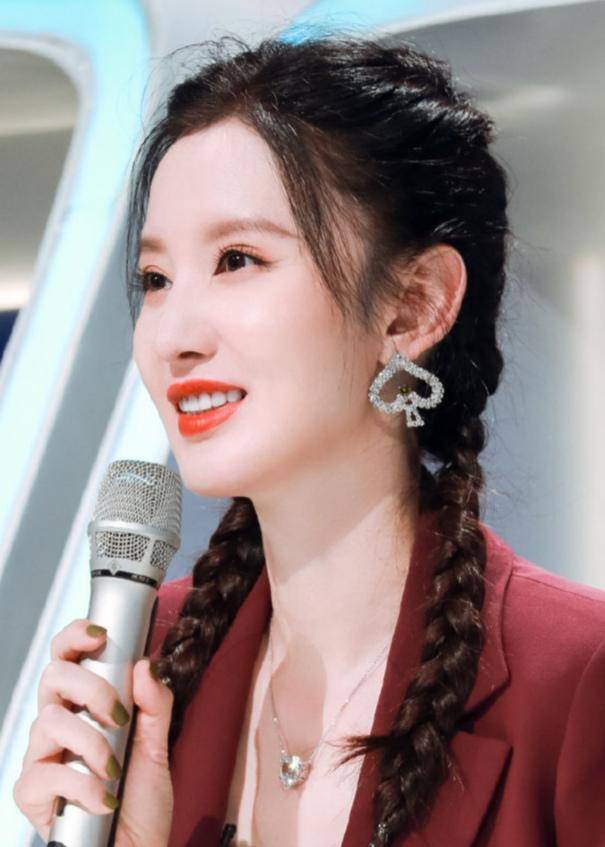 张萌惊艳的照片 d9eb4529c9bc453397100664aada0fce.jpeg