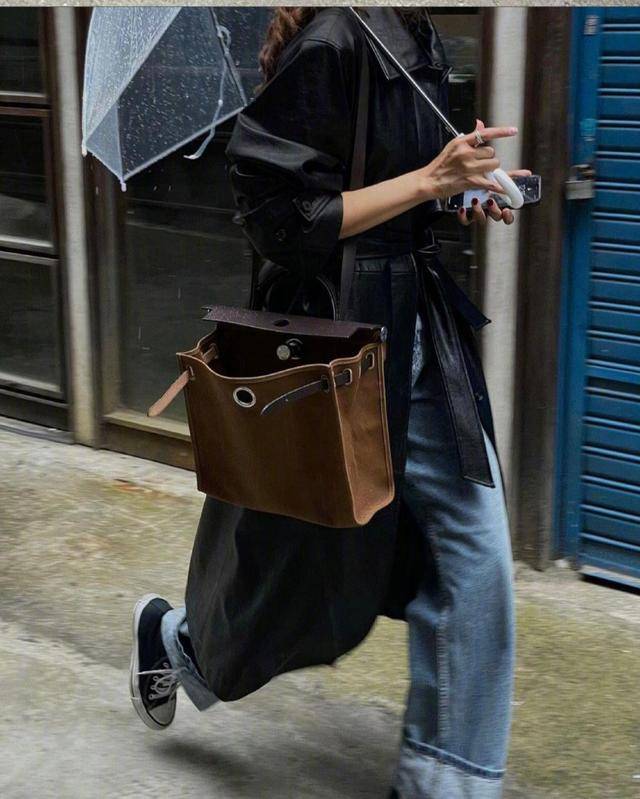 大意|夏天穿衣可以应付了事,但秋天穿衣一定不能马虎大意,不上心必输