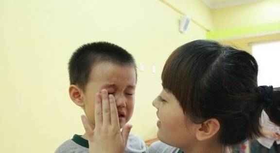 因为|资深幼儿园老师坦言：第一天上学不哭的孩子，大多出自于这些家庭