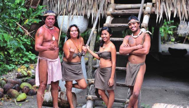 世界上最“豪气”的部落，村民的穿着清凉，看看你去过吗？