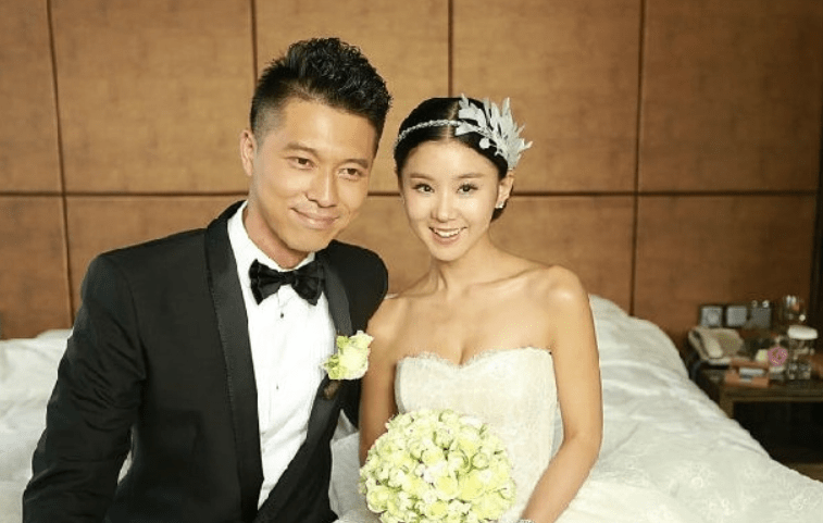 大儿子|王雷夫妇官宣二胎喜讯！李小萌抚摸孕肚满脸笑容，还自曝想要女孩