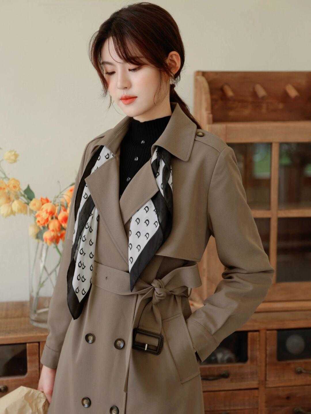 显得|秋天风头不减的风衣,里面搭配这几款,时髦又百搭