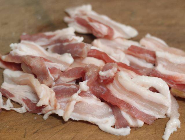 下锅|炸小酥肉时,别直接裹淀粉糊,掌握这3点,酥肉外酥里嫩还不腥