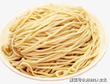 做法|炒面时，提前用凉水煮还是开水煮？都不对，难怪面条粘锅坨成团