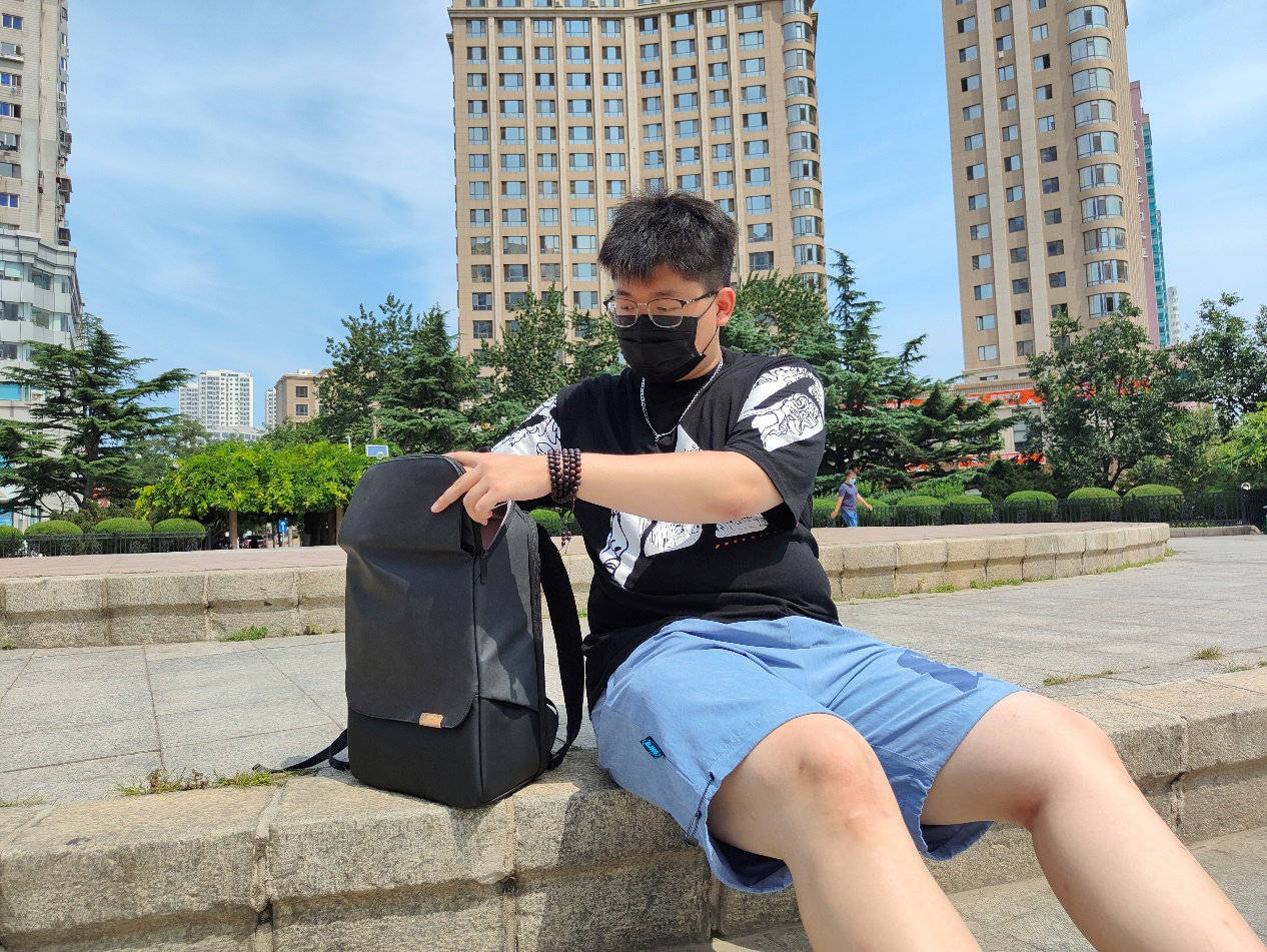 设计|简约立体的都市背包，办公通勤的零感体验！