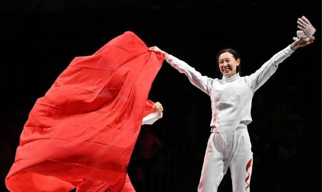 马尾|冠军孙一文真悠闲!条纹衫都能穿出高级感,自带巨星气场真该大火!