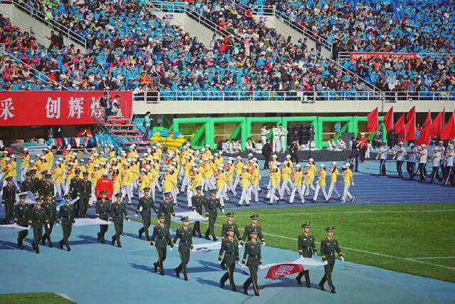 运动服|你听说过史家小学吗？一场运动会让年轻家长放弃鸡娃：没必要