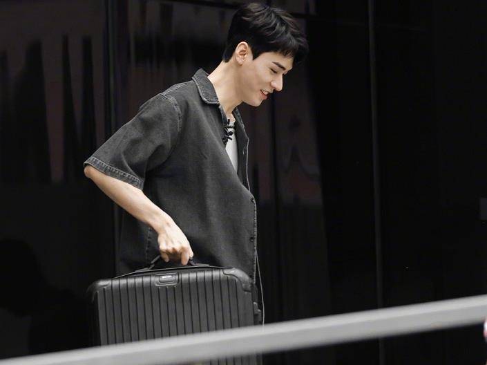 新综|龚俊才录制《中餐厅》，又被曝迎来新综，冲着INTO1说啥都看了