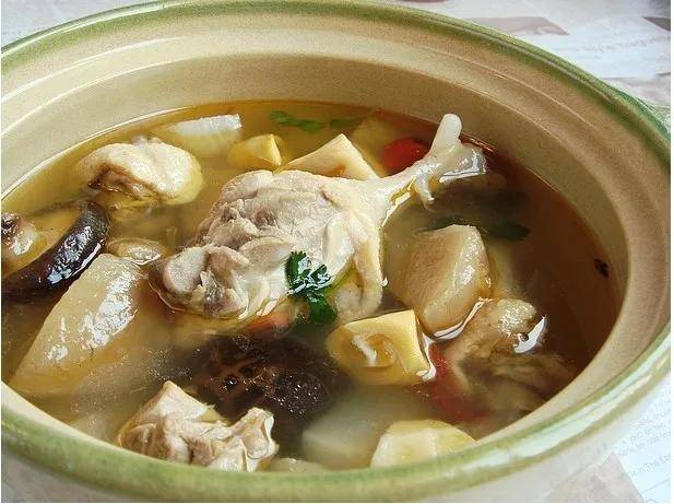 图片|女子体内取出318颗结石,摆满一盘!医生无奈:起床后不做这件事最伤身